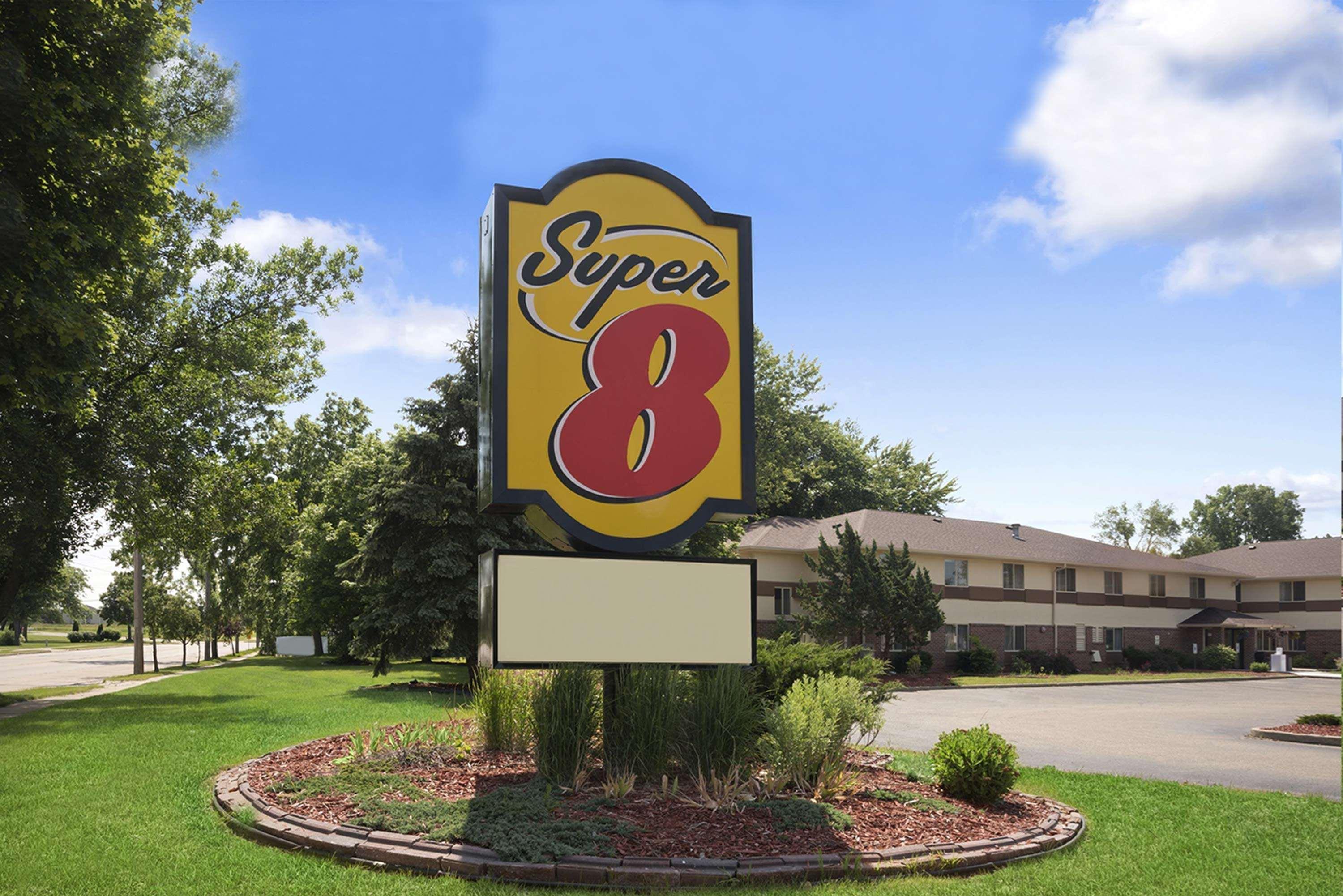 Готель Super 8 By Wyndham Whitewater Wi Екстер'єр фото